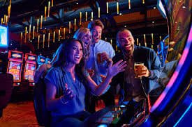 mmkjivip စလော့ဂိမ်း မြန်မာကစားသမားများ Slot Bonus Feature ကစားနေသောမြင်ကွင်း